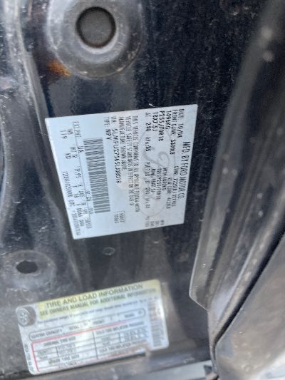 2005 Lincoln Navigator Location - Large Trucks & Vans - Row 22 - Stock # H50654