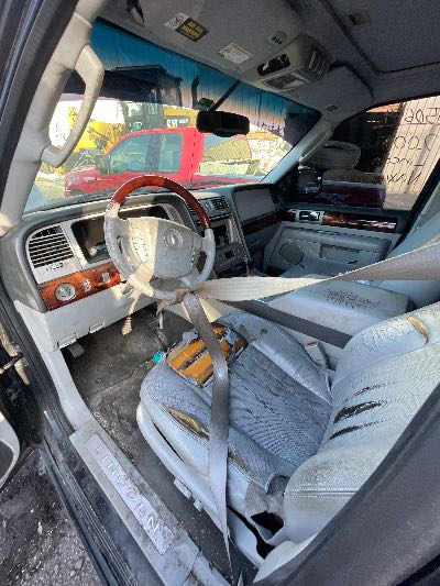 2005 Lincoln Navigator Location - Large Trucks & Vans - Row 22 - Stock # H50654