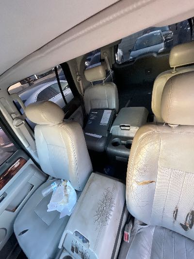 2005 Lincoln Navigator Location - Large Trucks & Vans - Row 22 - Stock # H50654