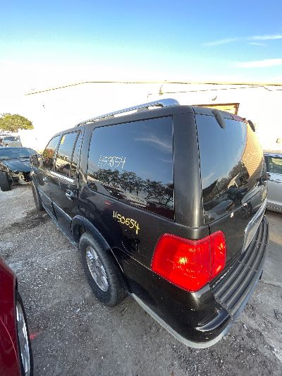 2005 Lincoln Navigator Location - Large Trucks & Vans - Row 22 - Stock # H50654