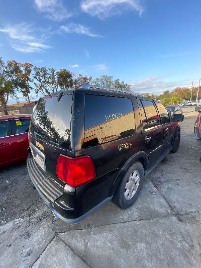 2005 Lincoln Navigator Location - Large Trucks & Vans - Row 22 - Stock # H50654