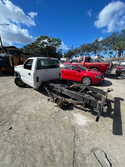 2005 Chevrolet Silverado 2500HD Location - Large Trucks & Vans - Row 24 - Stock # H50860