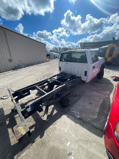 2005 Chevrolet Silverado 2500HD Location - Large Trucks & Vans - Row 24 - Stock # H50860