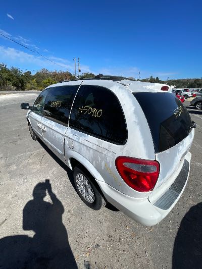 2005 Chrysler Town & Country Location - Chrysler - Row 42 - Stock # H50910