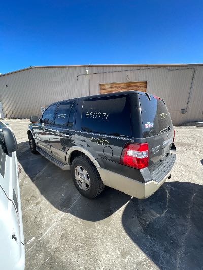 2007 Ford Expedition Location - Large Trucks & Vans - Row 26 - Stock # H50971