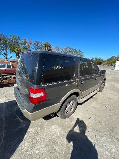 2007 Ford Expedition Location - Large Trucks & Vans - Row 26 - Stock # H50971