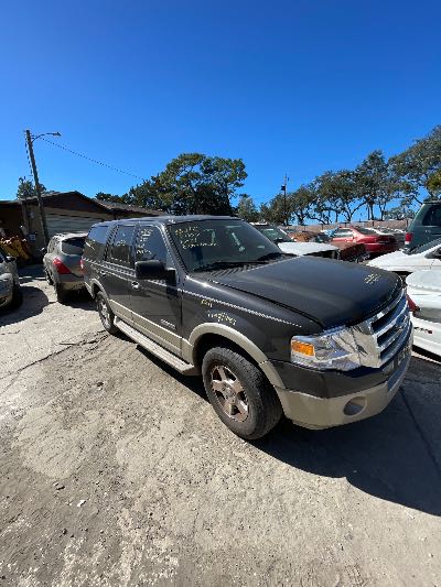 2007 Ford Expedition Location - Large Trucks & Vans - Row 26 - Stock # H50971