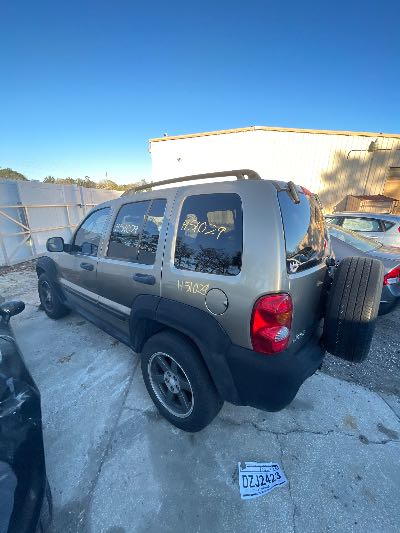 2005 Jeep Liberty Location - Chrysler - Row 44 - Stock # H51029