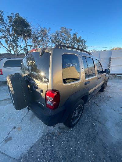 2005 Jeep Liberty Location - Chrysler - Row 44 - Stock # H51029