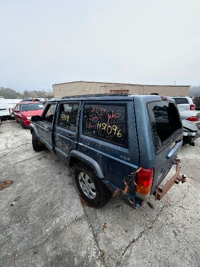 1999 Jeep Cherokee Location - Chrysler - Row 45 - Stock # H51096