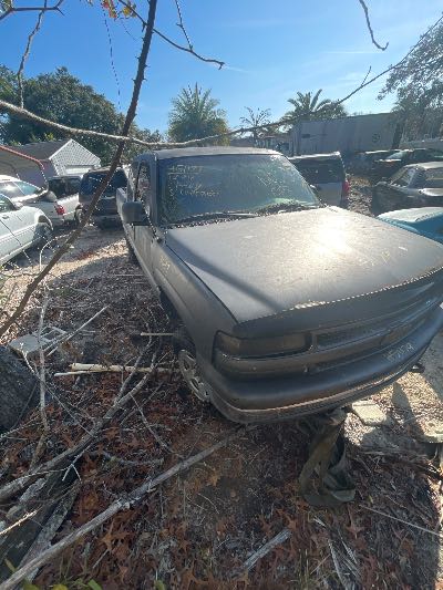 1999 Chevrolet Silverado 1500 Location - Large Trucks & Vans - Row 31 - Stock # H51179
