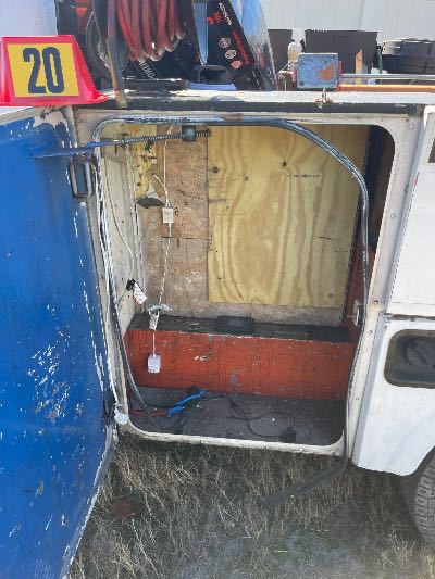 2004 Ford F-250 SD Location - Large Trucks & Vans - Row 20 - Stock # H51162