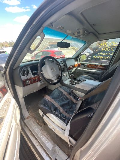 2004 Lincoln Navigator Location - Large Trucks & Vans - Row 36 - Stock # H51345