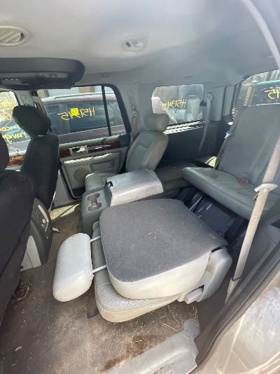 2004 Lincoln Navigator Location - Large Trucks & Vans - Row 36 - Stock # H51345