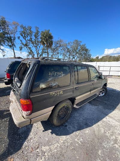 2001 Mercury Mountaineer Location - Ford - Row 27 - Stock # H51349