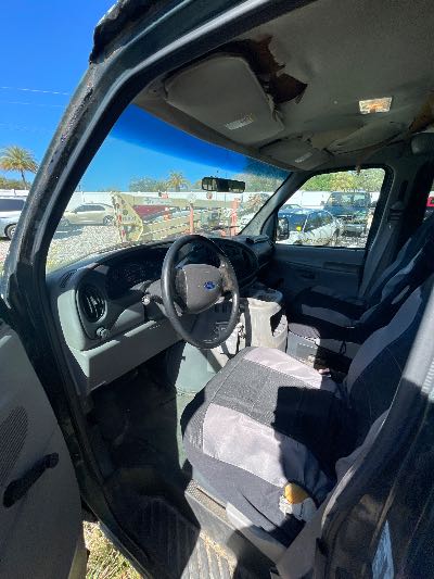 2000 Ford Econoline Wagon Location - Large Trucks & Vans - Row 20 - Stock # H51026