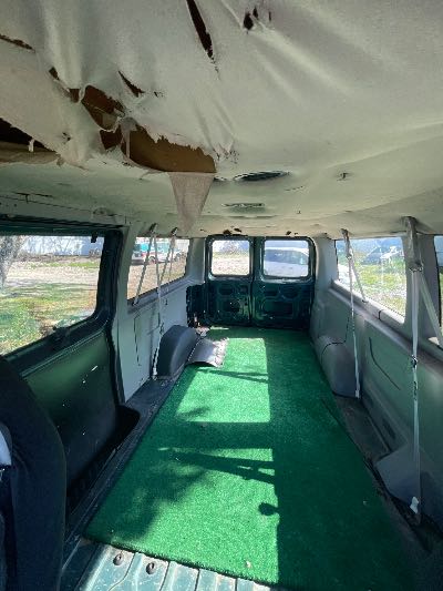 2000 Ford Econoline Wagon Location - Large Trucks & Vans - Row 20 - Stock # H51026