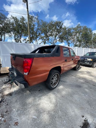 2004 Chevrolet Avalanche Location - Large Trucks & Vans - Row 16 - Stock # H51389