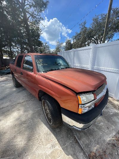 2004 Chevrolet Avalanche Location - Large Trucks & Vans - Row 16 - Stock # H51389
