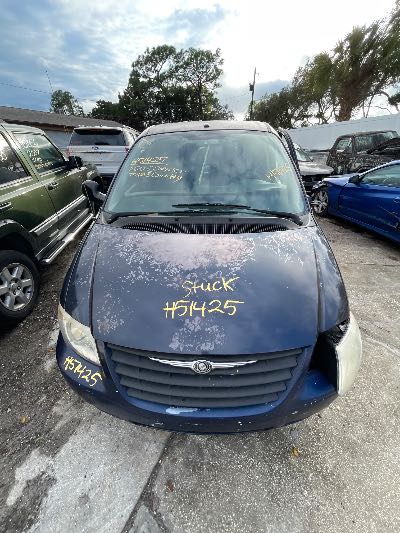 2006 Chrysler Town & Country Location - Chrysler - Row 39 - Stock # H51425