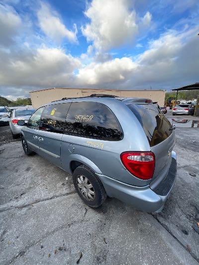 2006 Chrysler Town & Country Location - Chrysler - Row 39 - Stock # H51459