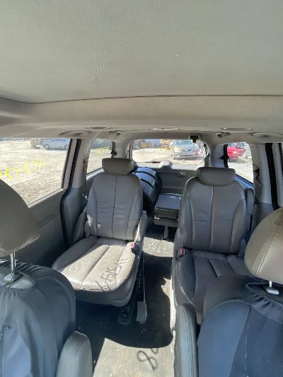 2008 Kia Sedona Location - Imports - Row 26 - Stock # H51478