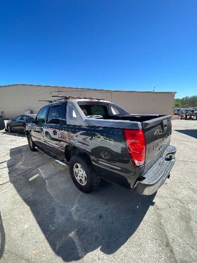 2004 Chevrolet Avalanche Location - Large Trucks & Vans - Row 15 - Stock # H51522