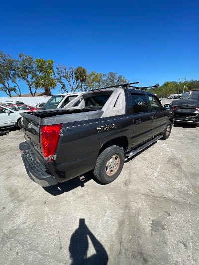 2004 Chevrolet Avalanche Location - Large Trucks & Vans - Row 15 - Stock # H51522