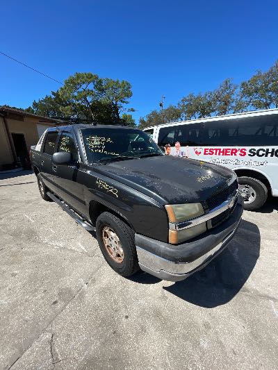 2004 Chevrolet Avalanche Location - Large Trucks & Vans - Row 15 - Stock # H51522