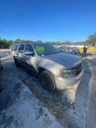 2007 Chevrolet Suburban Location - Large Trucks & Vans - Row 34 - Stock # H51567
