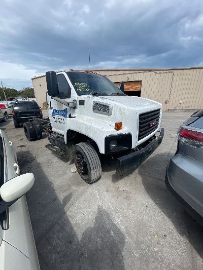 2004 GMC C6C042 Location - Large Trucks & Vans - Row 30 - Stock # H51779