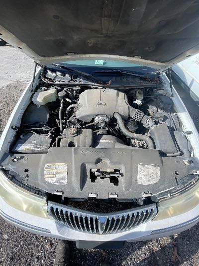 2000 Lincoln Town Car Location - Ford - Row 32 - Stock # H51798