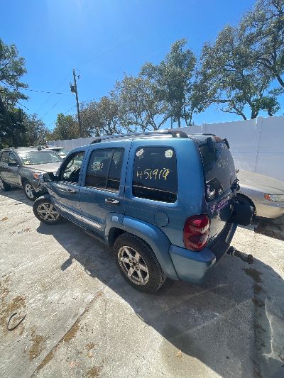 2005 Jeep Liberty Location - Chrysler - Row 44 - Stock # H51919