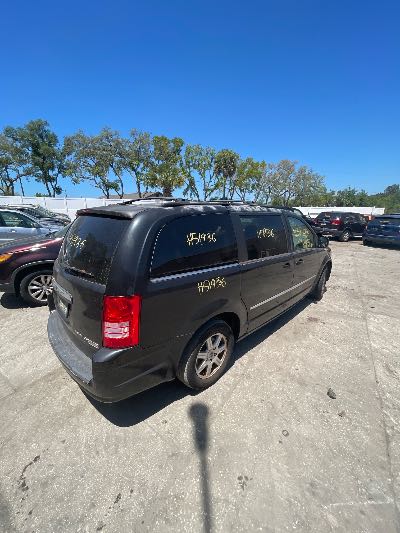 2010 Chrysler Town & Country Location - Chrysler - Row 45 - Stock # H51936