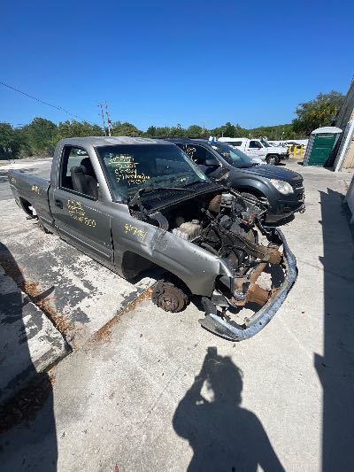 2001 Chevrolet Silverado 1500 Location - Large Trucks & Vans - Row 24 - Stock # H51951