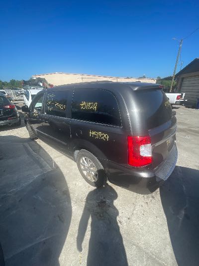 2015 Chrysler Town & Country Location - Chrysler - Row 45 - Stock # H51929