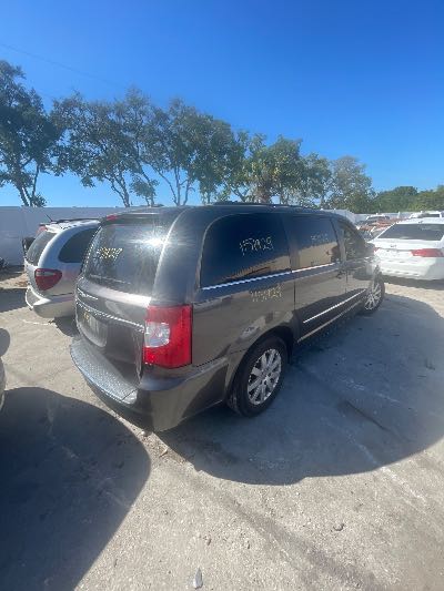 2015 Chrysler Town & Country Location - Chrysler - Row 45 - Stock # H51929