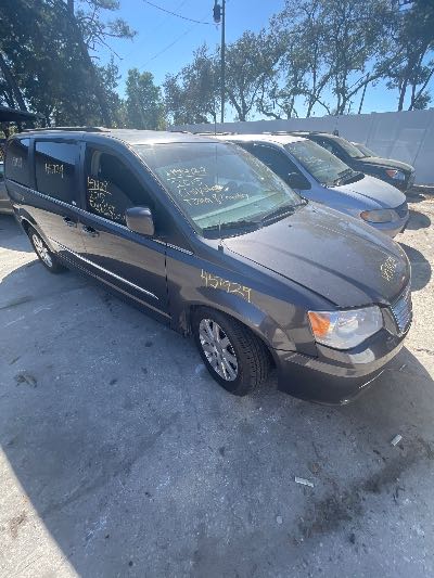 2015 Chrysler Town & Country Location - Chrysler - Row 45 - Stock # H51929