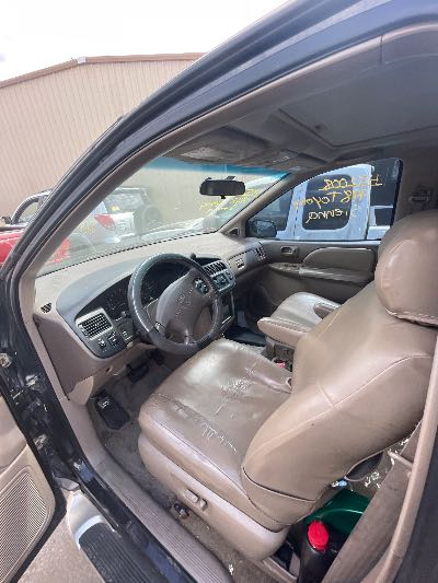 1998 Toyota Sienna Location - Imports - Row 10 - Stock # H52008