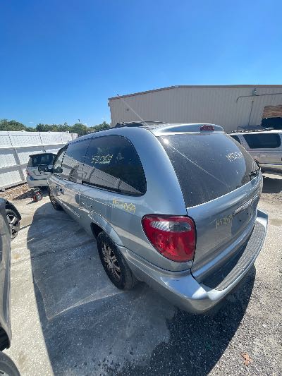 2006 Chrysler Town & Country Location - Chrysler - Row 45 - Stock # H52069