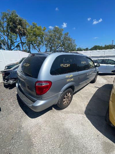 2006 Chrysler Town & Country Location - Chrysler - Row 45 - Stock # H52069