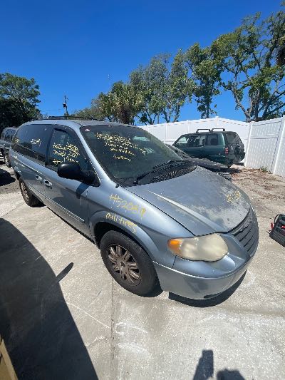2006 Chrysler Town & Country Location - Chrysler - Row 45 - Stock # H52069