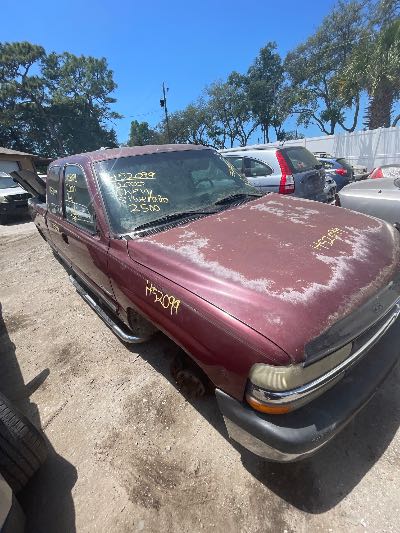 2000 Chevrolet Silverado 2500 Location - Large Trucks & Vans - Row 25 - Stock # H52099