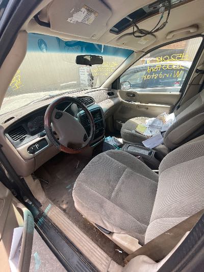 2000 Ford Windstar Location - Ford - Row 35 - Stock # H52019