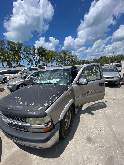 2000 Chevrolet Silverado 1500 Location - Large Trucks & Vans - Row 26 - Stock # H52118