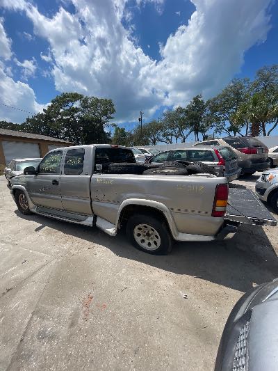 2000 Chevrolet Silverado 1500 Location - Large Trucks & Vans - Row 26 - Stock # H52118
