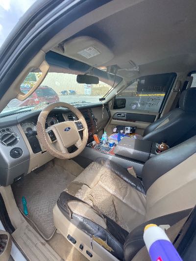 2007 Ford Expedition Location - Large Trucks & Vans - Row 26 - Stock # H52147