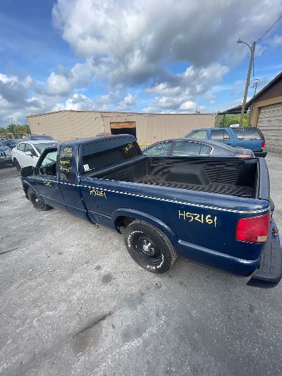 2000 Chevrolet S10 Pickup Location - GM - Row 31 - Stock # H52161