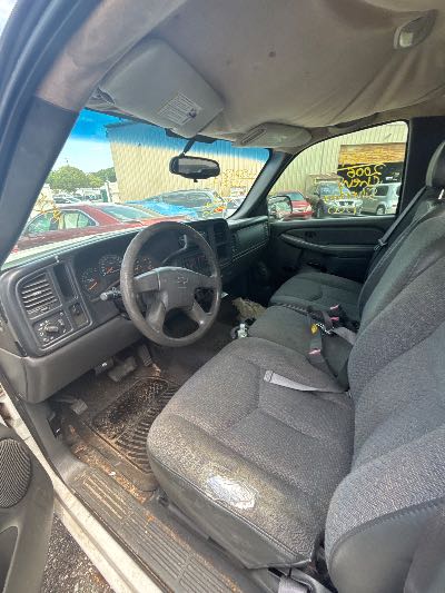 2006 Chevrolet Silverado 1500 Location - Large Trucks & Vans - Row 25 - Stock # H52189