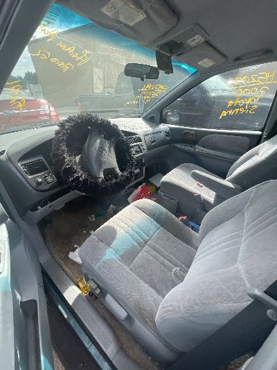 2000 Toyota Sienna Location - Imports - Row 19 - Stock # H52091